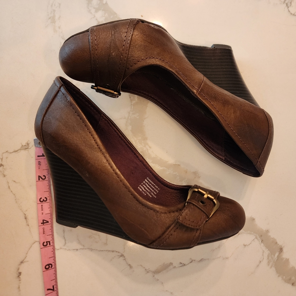 Brown Wedges - Picture 2 of 5